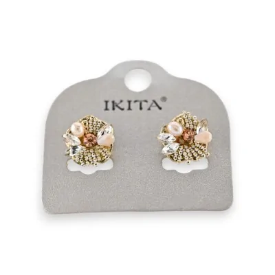 Orecchini in metallo dorato con fiori in rilievo e perle assortite marca Ikita