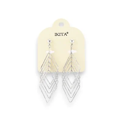 Brincos de metal prateado com losangos entrelaçados marca Ikita