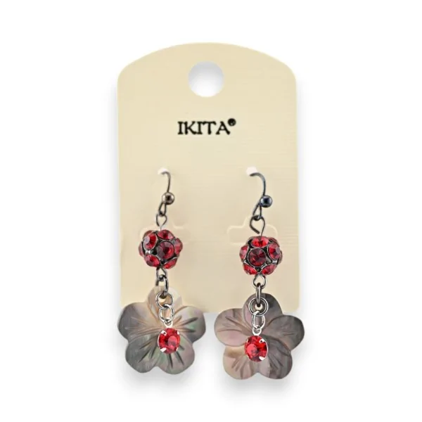 Brincos Ikita flor madrepérola e strass vermelho
