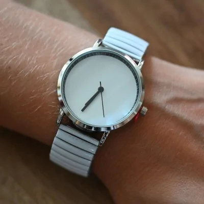 White plain Ernest 8109 watch