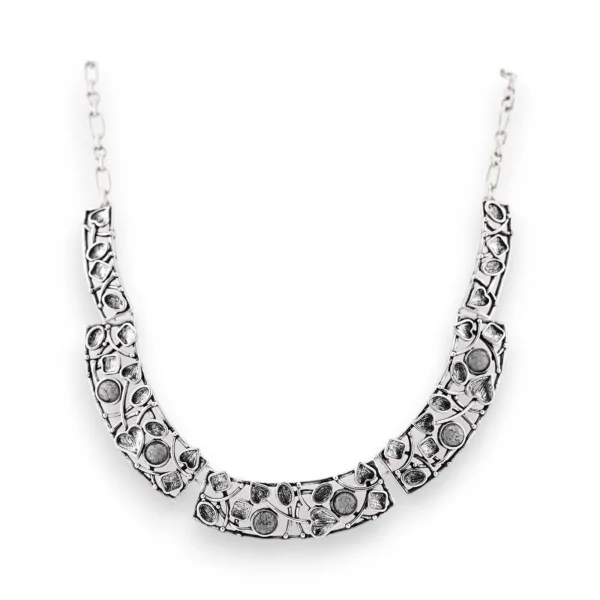 Collar semirrígido Ikita plateado envejecido