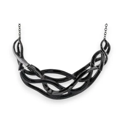 Colar semi-rígido torcido em metal preto da Ikita