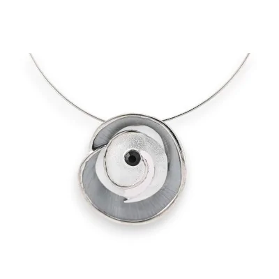 Collier ras de cou argenté...