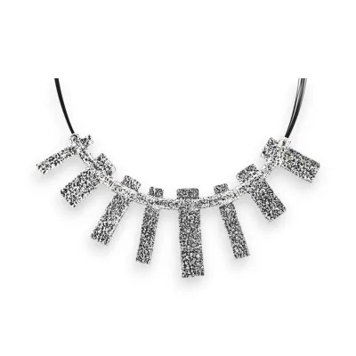 Collier ras-de-cou argenté...