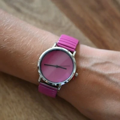Armbanduhr Ernest mit elastischem violettem Armband
