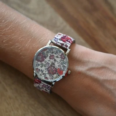 Reloj Ernest con estampado floral rojo burdeos