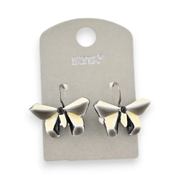 Brincos borboleta preto e branco da Ikita