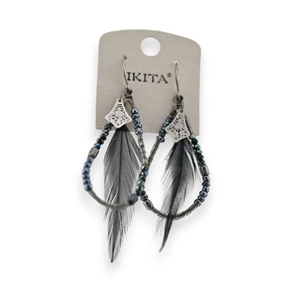 Boucles d'oreilles perles noires et plumes de chez Ikita