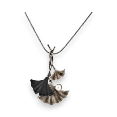 Collar de Fantasía Ikita Hoja de Ginkgo Gris y Negro
