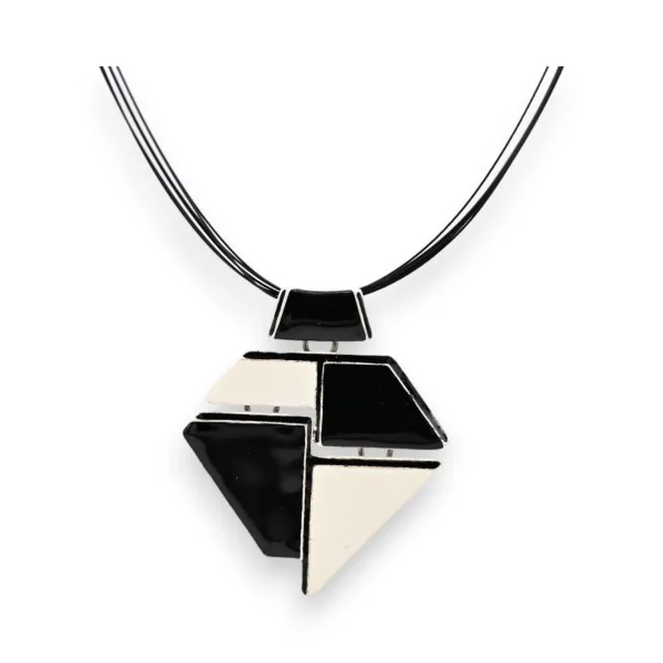 Colar Fantasia Geométrico preto e branco da Ikita