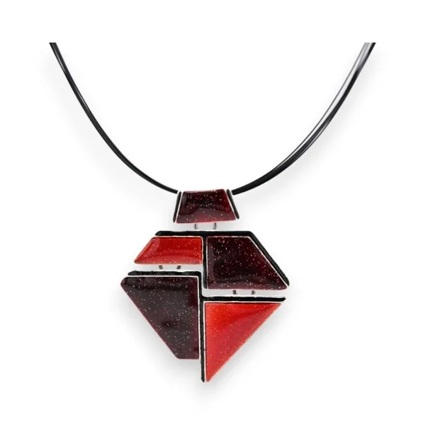 Geometric necklace in red shades by Ikita