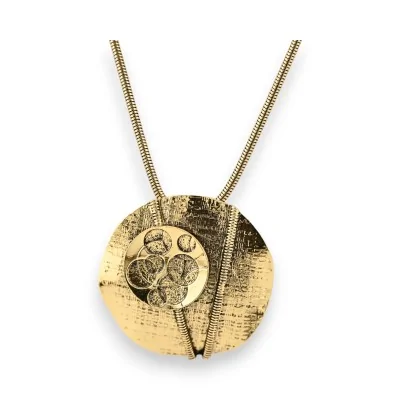 Collar medallón geométrico relieve dorado envejecido de Ikita
