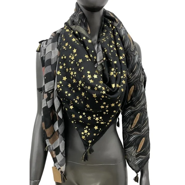 Pañuelo cuadrado patchwork con estrellas doradas y formas de diseño negras