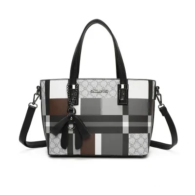 Bolsa de mão geométrica elegante quadriculada preta