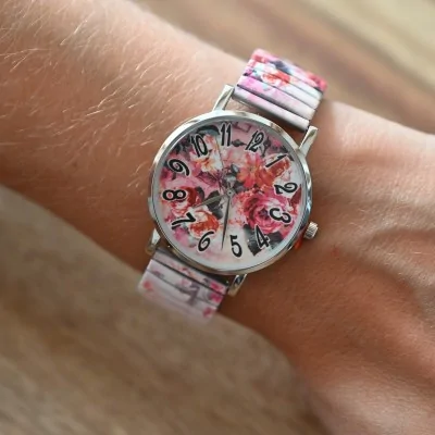 Uhr Ernest mit Shabby-Chic Deko-Aufdruck in Rosa
