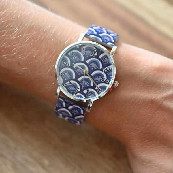 Armbanduhr Ernest mit marineblauem Vintage-Fächer-Design