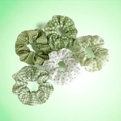 Conjunto de 5 coleteros verdes con motivos variados