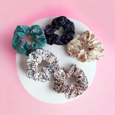 Set of 5 floral print scrunchies