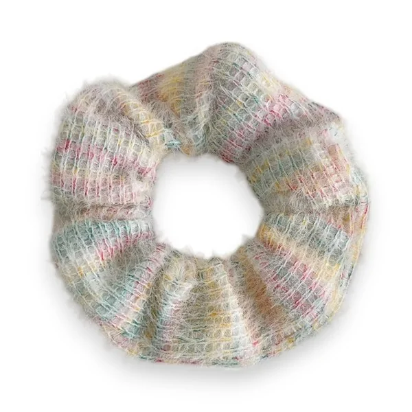 Pastellfarbenes Haarband mit Strickoptik