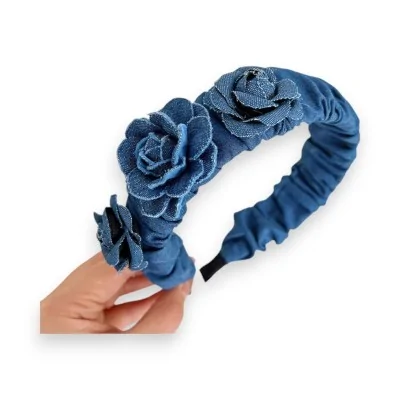 Cerchietto in denim con fiori decorativi