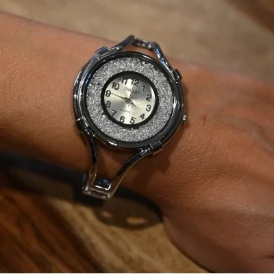Armbanduhr ERNEST silberfarbenes Fantasy-Design mit glitzerndem Steinzifferblatt