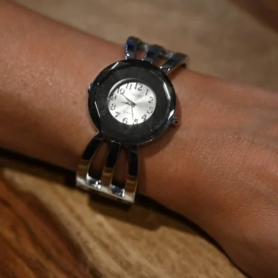 Reloj de pulsera Ernest plateado con esfera espejo