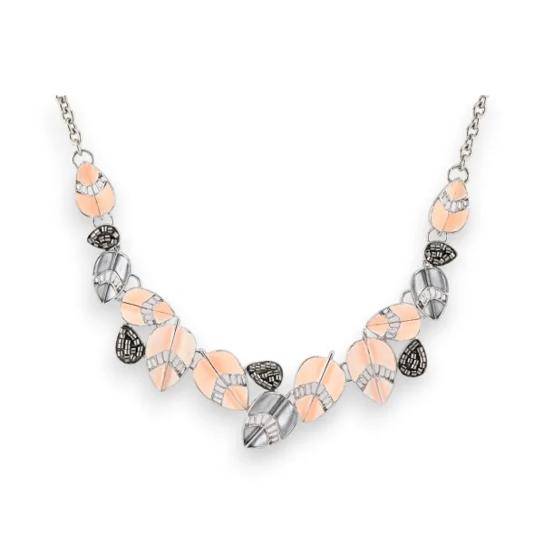 Collana di bigiotteria con foglie argentate e rosa