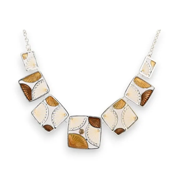 Collar de fantasía plateado y tonos marrones