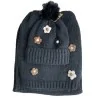 Conjunto de gorro e cachecol preto com flores bordadas