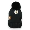 Conjunto de Gorro y Bufanda Negro con Flores Bordadas | Accesorios Elegantes de Invierno