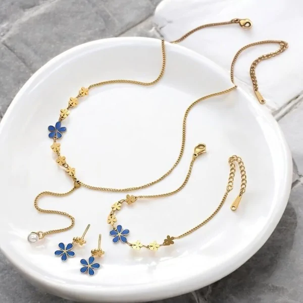 Gold-plated steel jewelry set with blue flowers