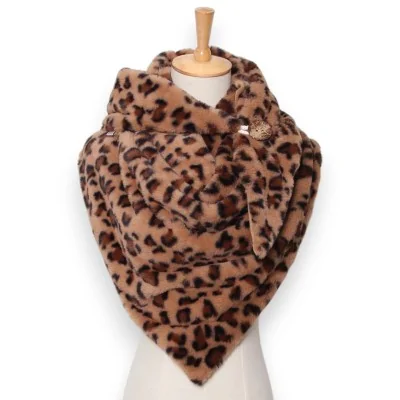 Xale triangular felpudo estampa leopardo
