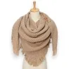 Écharpe Triangle Beige en Tricot avec Franges | Châle Hiver Élégant et Chaud