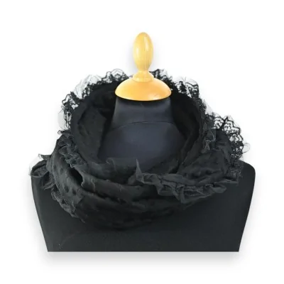 Gola de Renda Preta Elegante