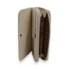 Cartera Beige con Diseño Calado Plateado | Elegante y Práctica