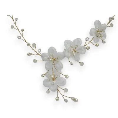 Floralia Halskette - Goldener Hochzeitsschmuck mit weißen Stoffblumen und Perlen