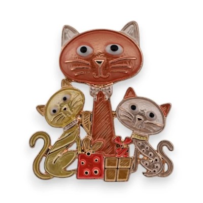 Weihnachts-Brosche Katzenfamilie mit terracottafarbener Katze, zwei Kätzchen und zwei Geschenkpäckchen, rosegoldfarbene Kontur, 
