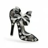 High-Heel Stiletto Schuh-Brosche in glänzendem schwarzem Emaille mit silberfarbenem Metall, Kristall-Strass-Cabochons entlang Ab