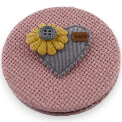 Kleiner rosa Taschenspiegel mit grauem 3D-Blumenherz Kleiner rosa Taschenspiegel mit grauem 3D-Blumenherz