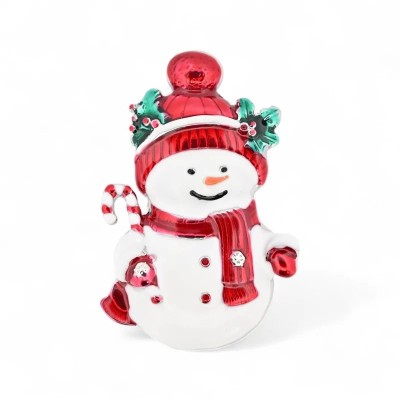 Broche magnético muñeco de nieve en esmalte blanco perla, gorro rojo de punto con pompón, acebo verde con bayas rojas de strass