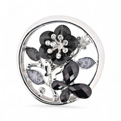 Vista frontale della spilla medaglione art nouveau, anello tondo perla bianco con contorno argento interno, scena traforata con 