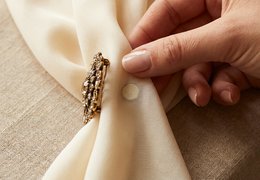 Comment porter une broche aimantée : 6 usages sans abîmer ses vêtements