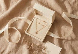Quel bijou offrir pour un anniversaire de femme selon son âge