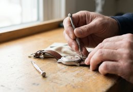 Comment changer le bracelet de sa montre : étapes et erreurs à éviter