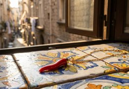 La corne italienne porte-bonheur : histoire et signification du cornicello