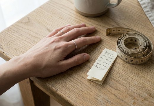 Comment connaître sa taille de bague sans aller chez le bijoutier